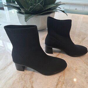 VIVAIA Black almond toe boots